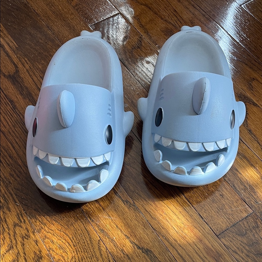 Kids Shark Slides size 3/4 - Blue